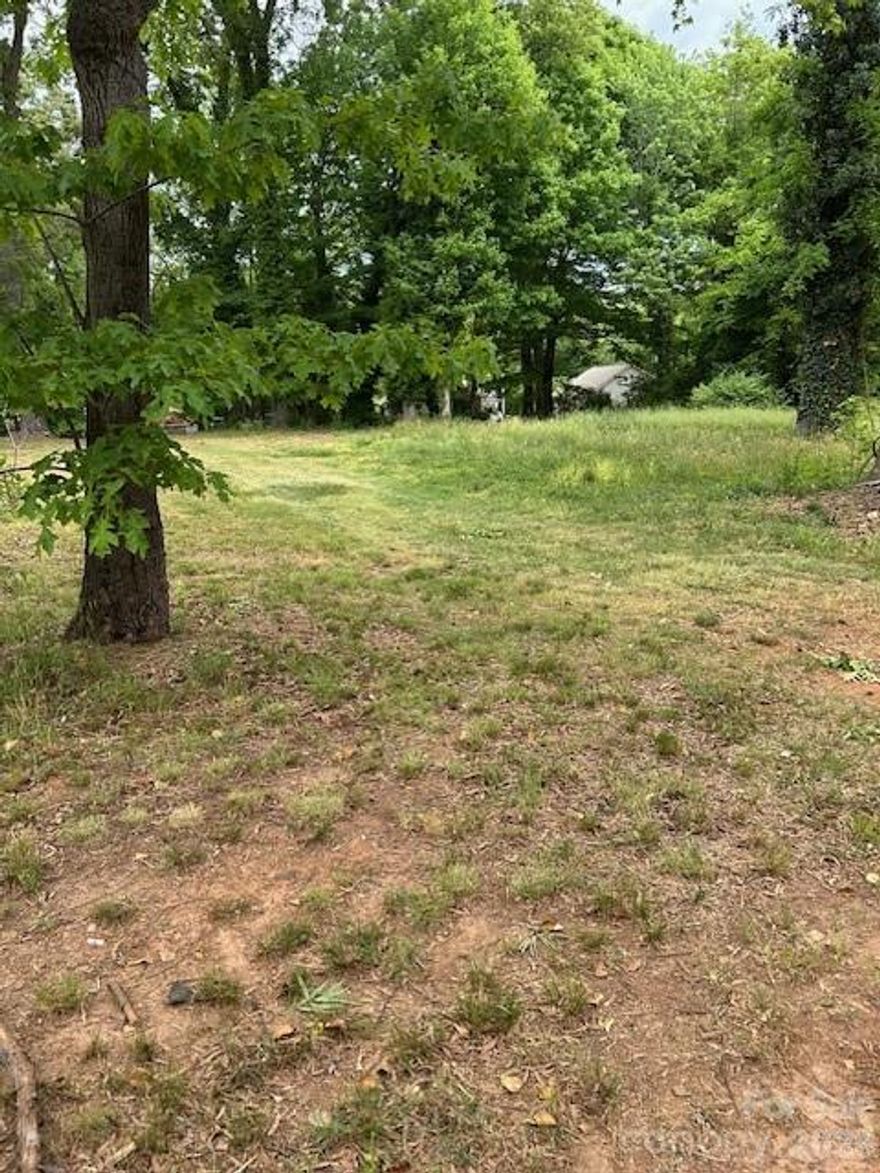 No HOA fees, bring your builder, sits near the end of a cul-de-sac. Statesville high school is two blocks within walking distance along with walking to downtown for shopping, and resturants. Parks and greenway is near by.