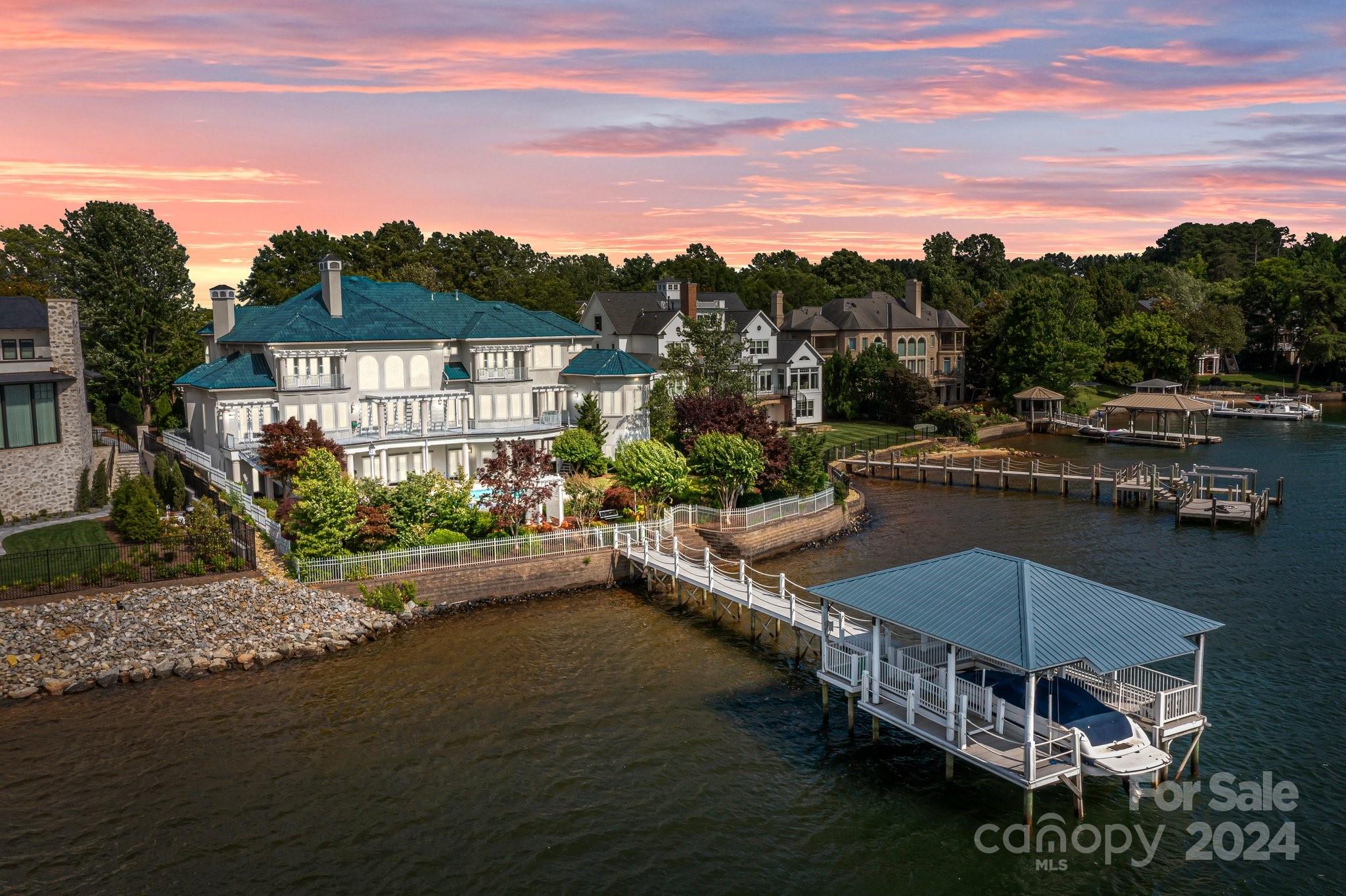 The Peninsula - Residential