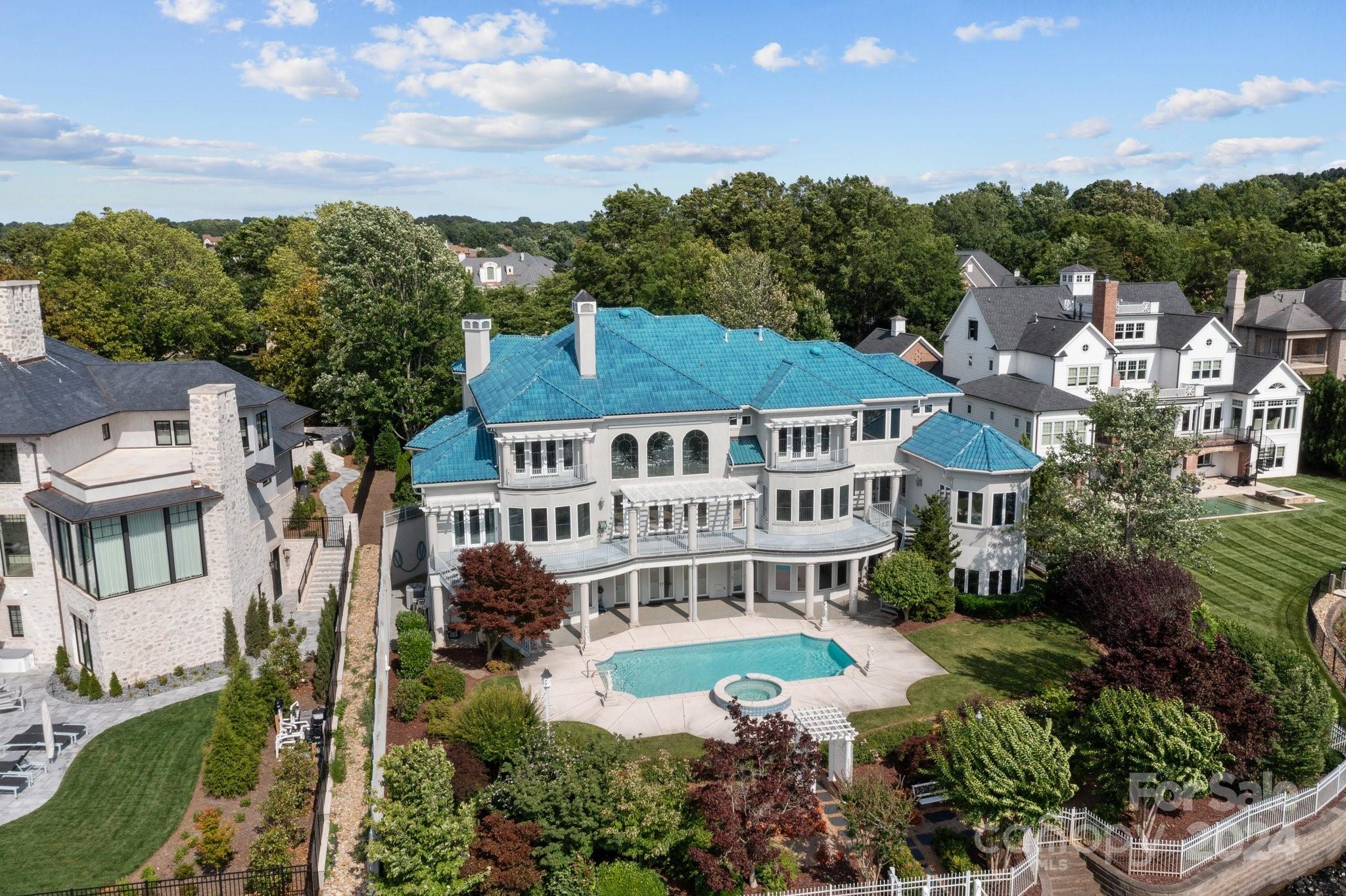 The Peninsula - Residential