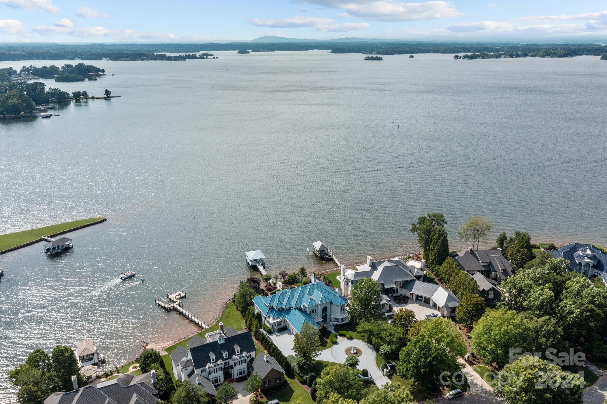 The Peninsula - Residential