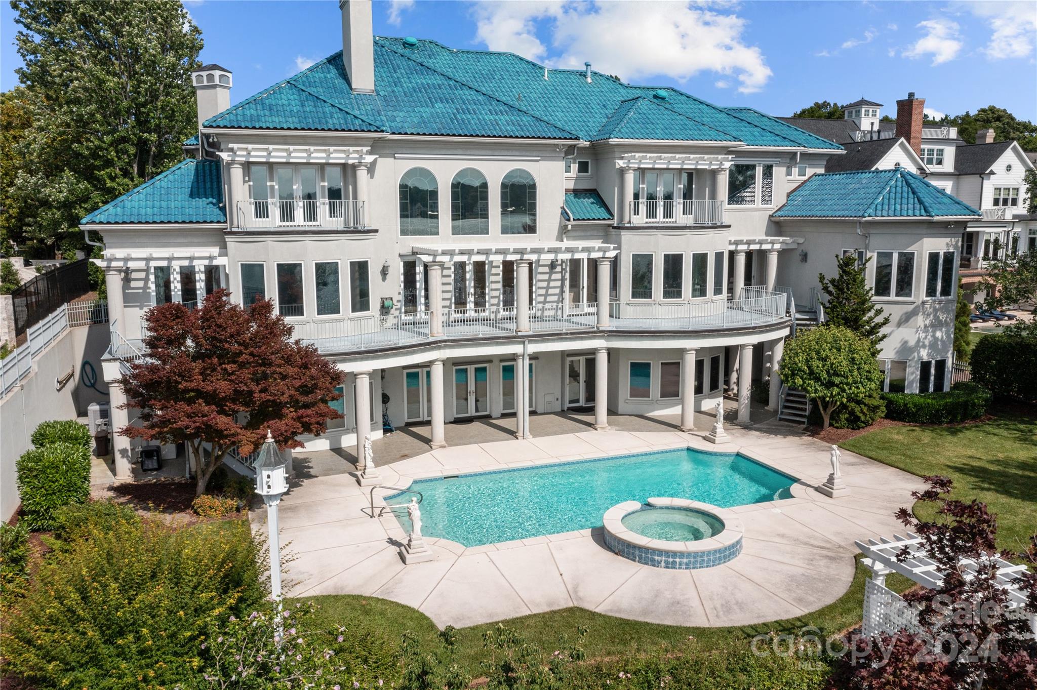 The Peninsula - Residential