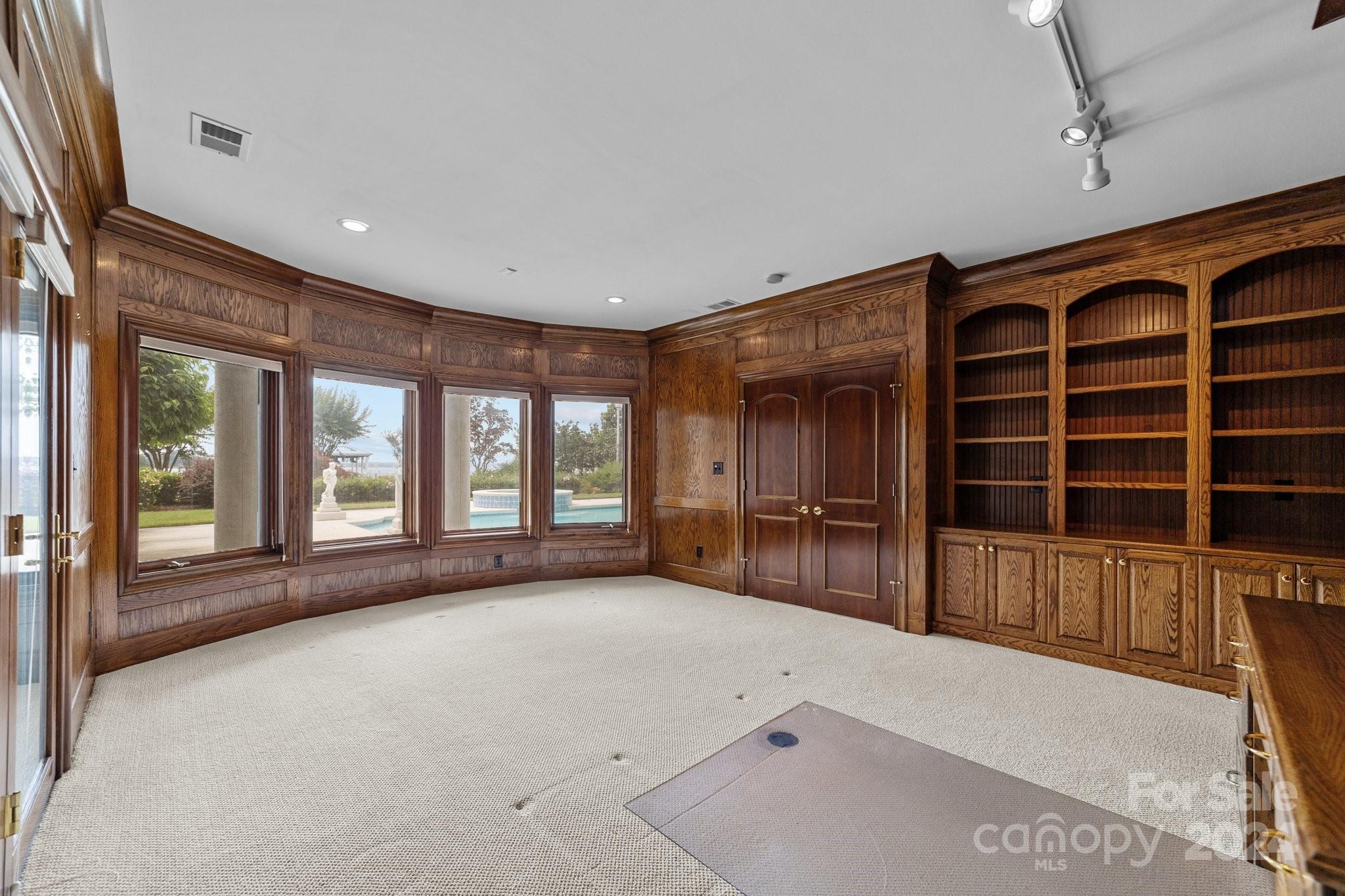 The Peninsula - Residential