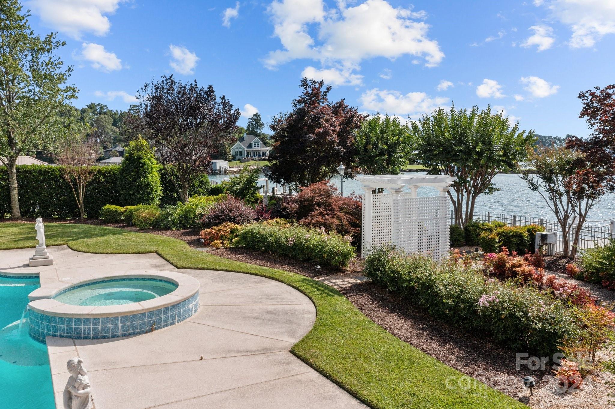 The Peninsula - Residential