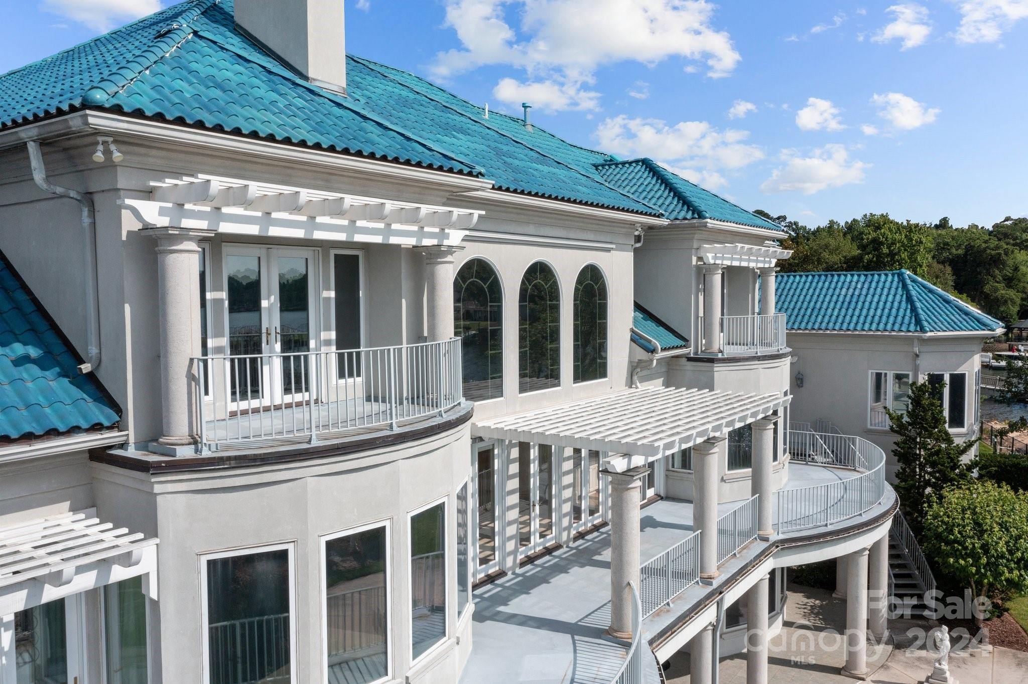 The Peninsula - Residential