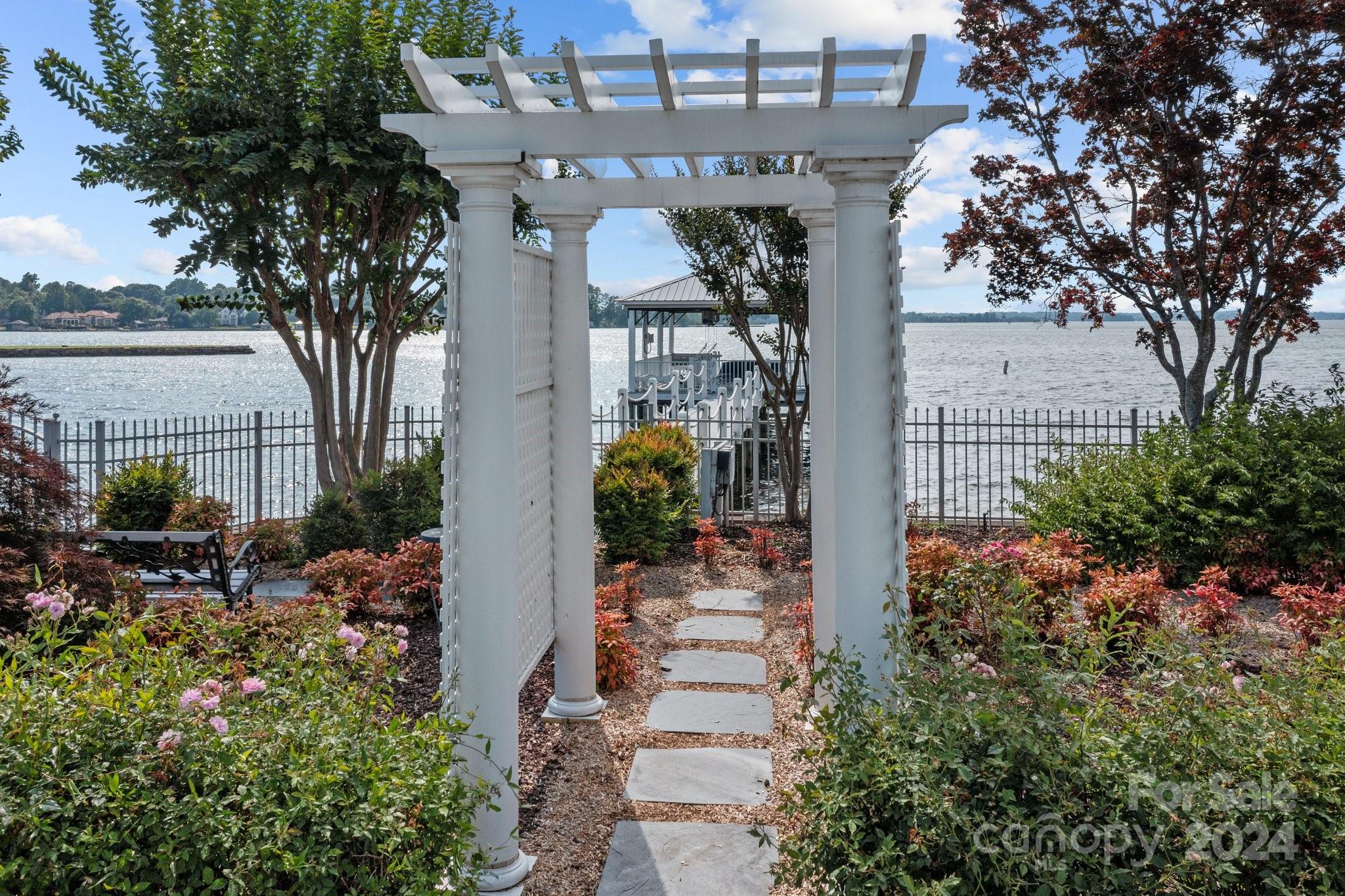 The Peninsula - Residential