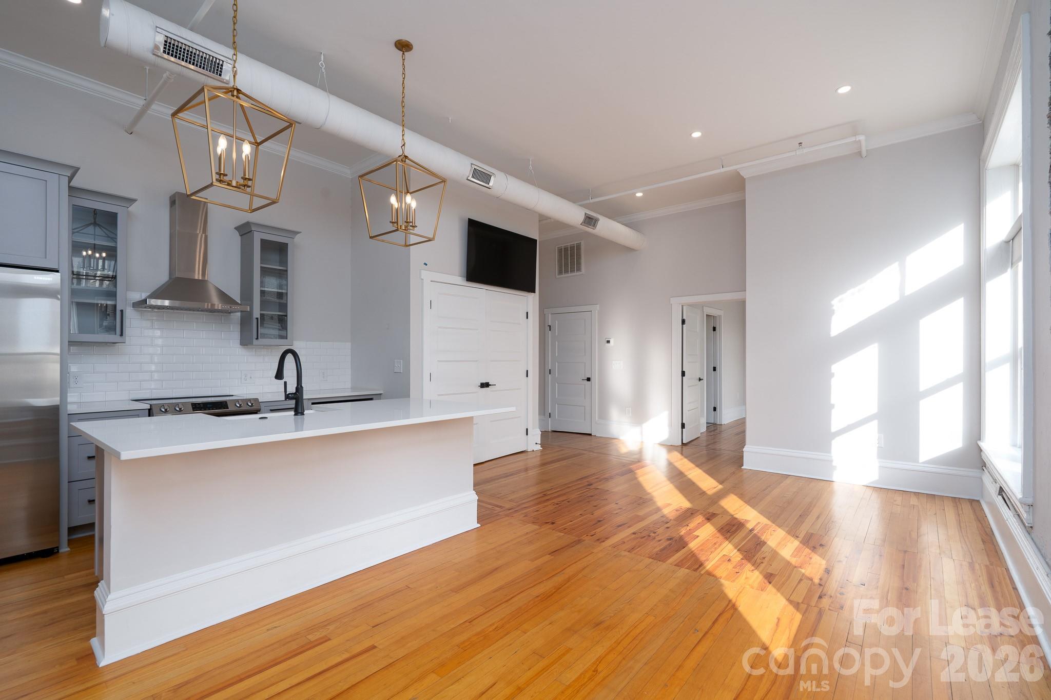 52 Union Street S 201