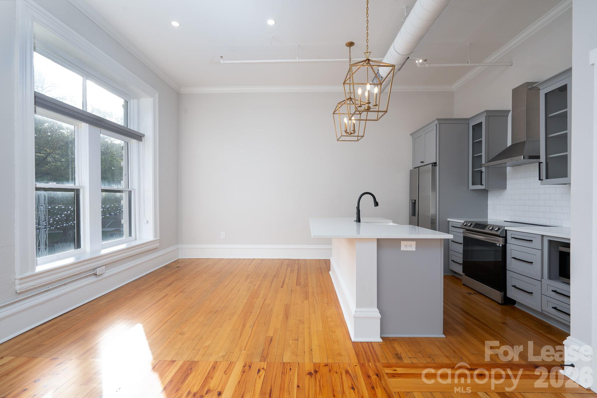 52 Union Street S 201