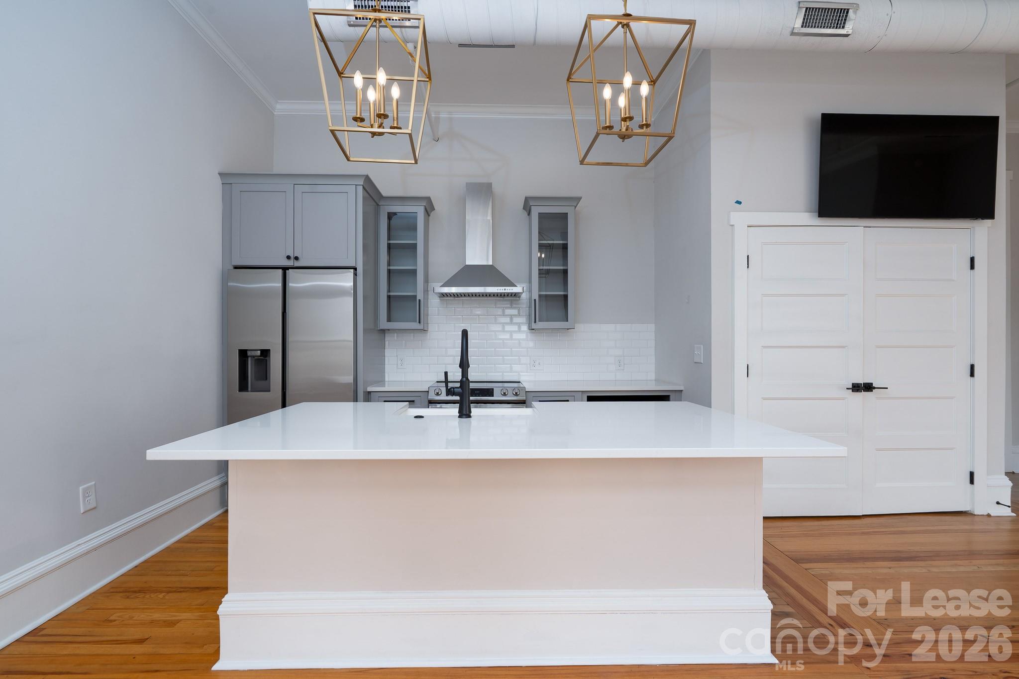 52 Union Street S 201