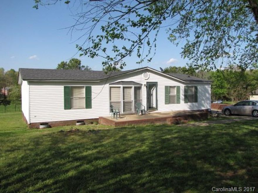 3 bedroom 2 bath double-wide mobile home in country setting. Convenient location. Fireplace in dining room is hooked up for gas logs, but logs not present. Kitchen has breakfast bar and breakfast area. Large concrete front porch; concrete side patio.