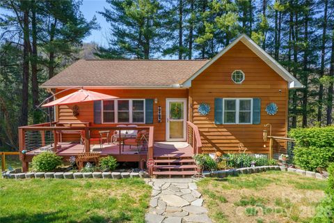 Photo of 40 Whipoorwill Way, Waynesville, NC 28786 (MLS # 4370963)