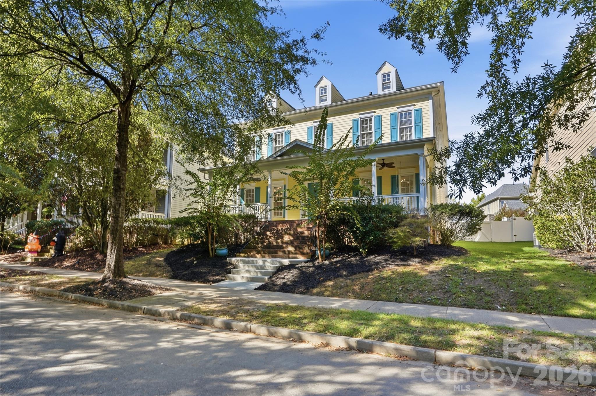 882 Promenade Walk
