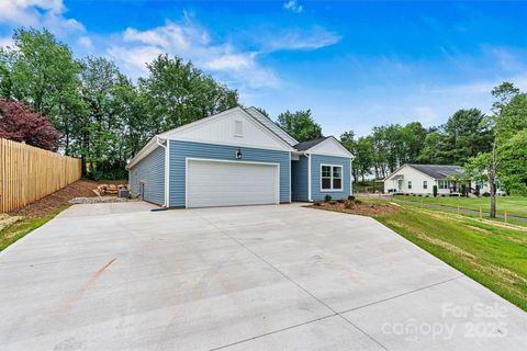 Photo of 3567 Farmfield Drive, Claremont, NC 28610 (MLS # 4250257)