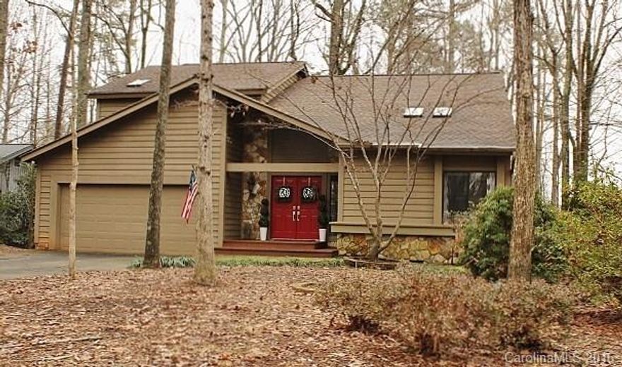 Updated home in River Hills. Beautiful corner lot on quiet cul-de-sac. Two living areas w.vaulted Grt rm open to din rm w/beautiful wd flrs. Wonderful Kitch w.brkf bar, granite, new appliances, wd flrs. & spacious casual Din area overlooking deck & Den w/wd burning stone frplc. New 1/2 bath & dream laundry rm w/sink. Wide wood staircase to upper level. Master suite w/2 spacious closets, garden tub, shower & dbl. sink vanity. water closet. 3 more bedrms & new full bath w/granite. Smooth ceilings!