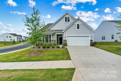Photo of 5846 Oak Branch Circle, Maiden, NC 28650 (MLS # 4280166)
