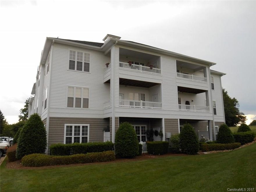 Beautiful 2 bedroom/2 full bath condo in Oakhurst. Walk across the street to the pool! Gorgeous green-grass views off the covered backporch. Private on both sides! Upgraded kitchen cabinets, granite, undermount lighting, stainless steel appliances. Hardwood floors in main living areas. Crown molding added throughout. Beautiful tray ceiling in both bedrooms. Large master bath w/big walk-in shower & double vanity sink. Premium location in The Terraces at Oakhurst. Elevator in the building.