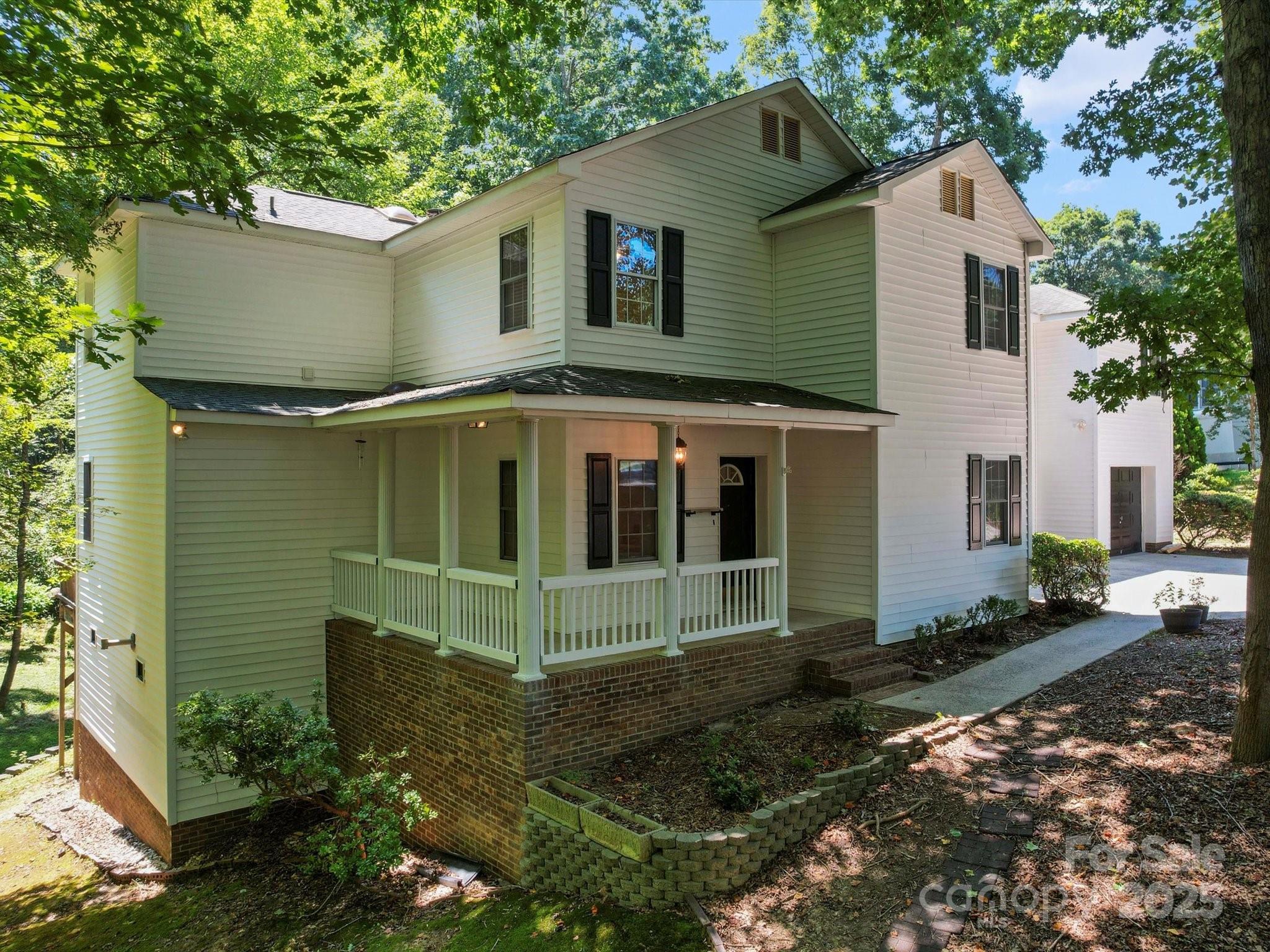 2739 Pine Knoll Court