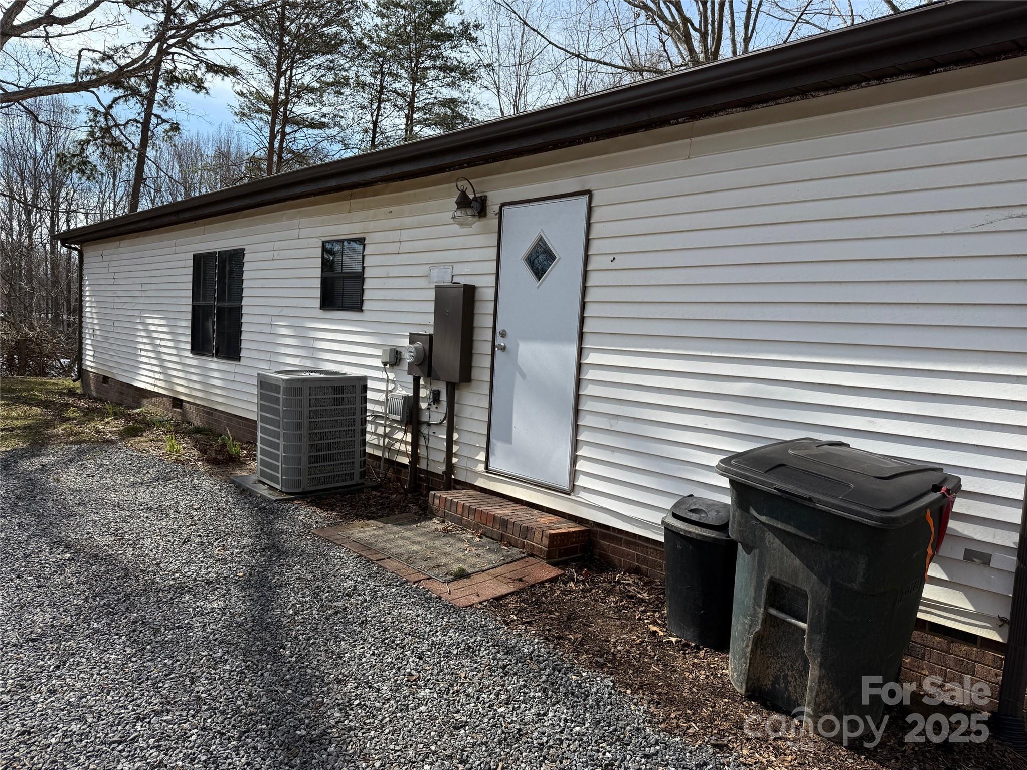 Claremont, North Carolina 28610, United States, 3 Bedrooms Bedrooms, ,2 BathroomsBathrooms,Residential,Under Contract,957