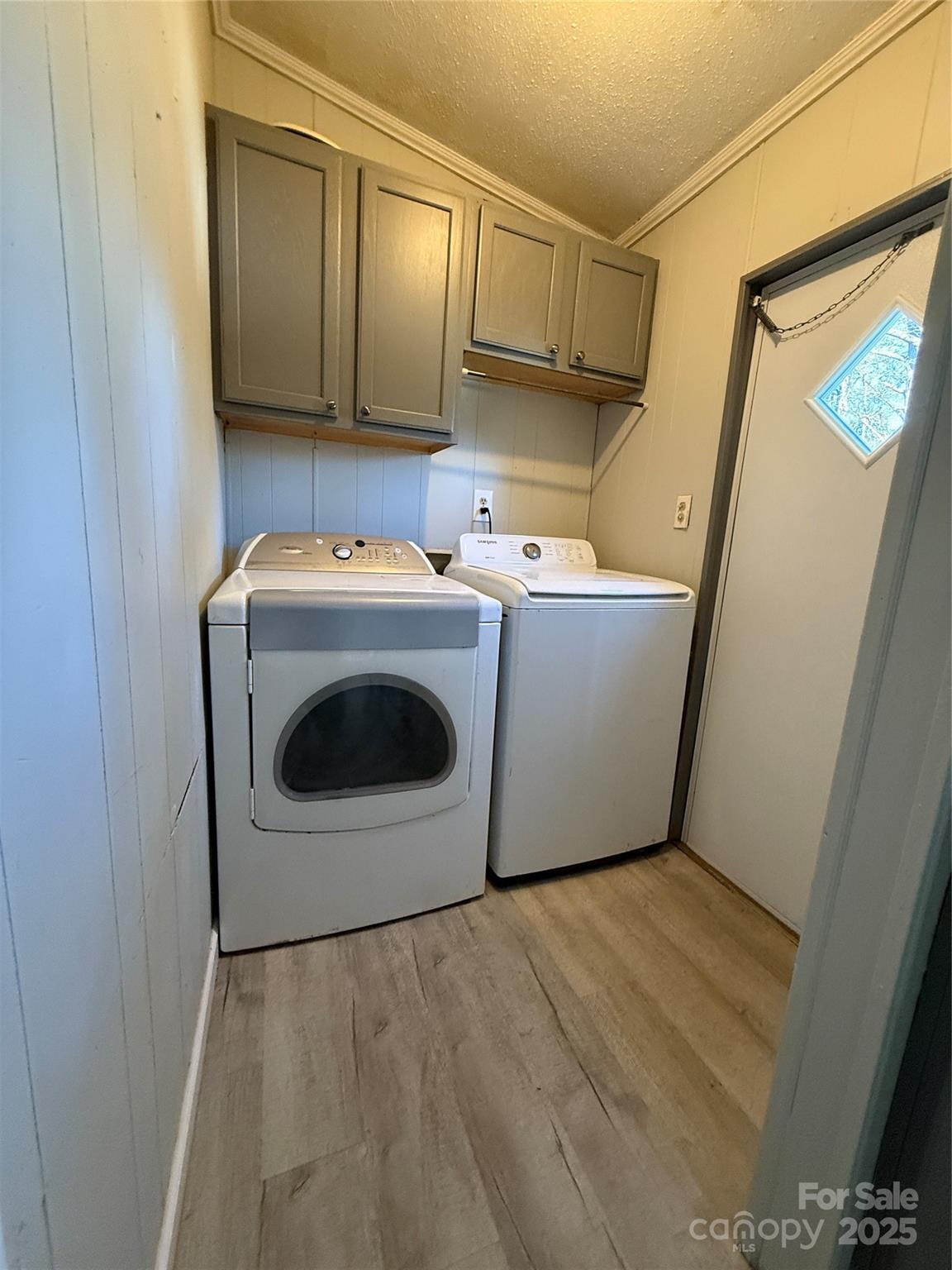 Claremont, North Carolina 28610, United States, 3 Bedrooms Bedrooms, ,2 BathroomsBathrooms,Residential,Under Contract,957