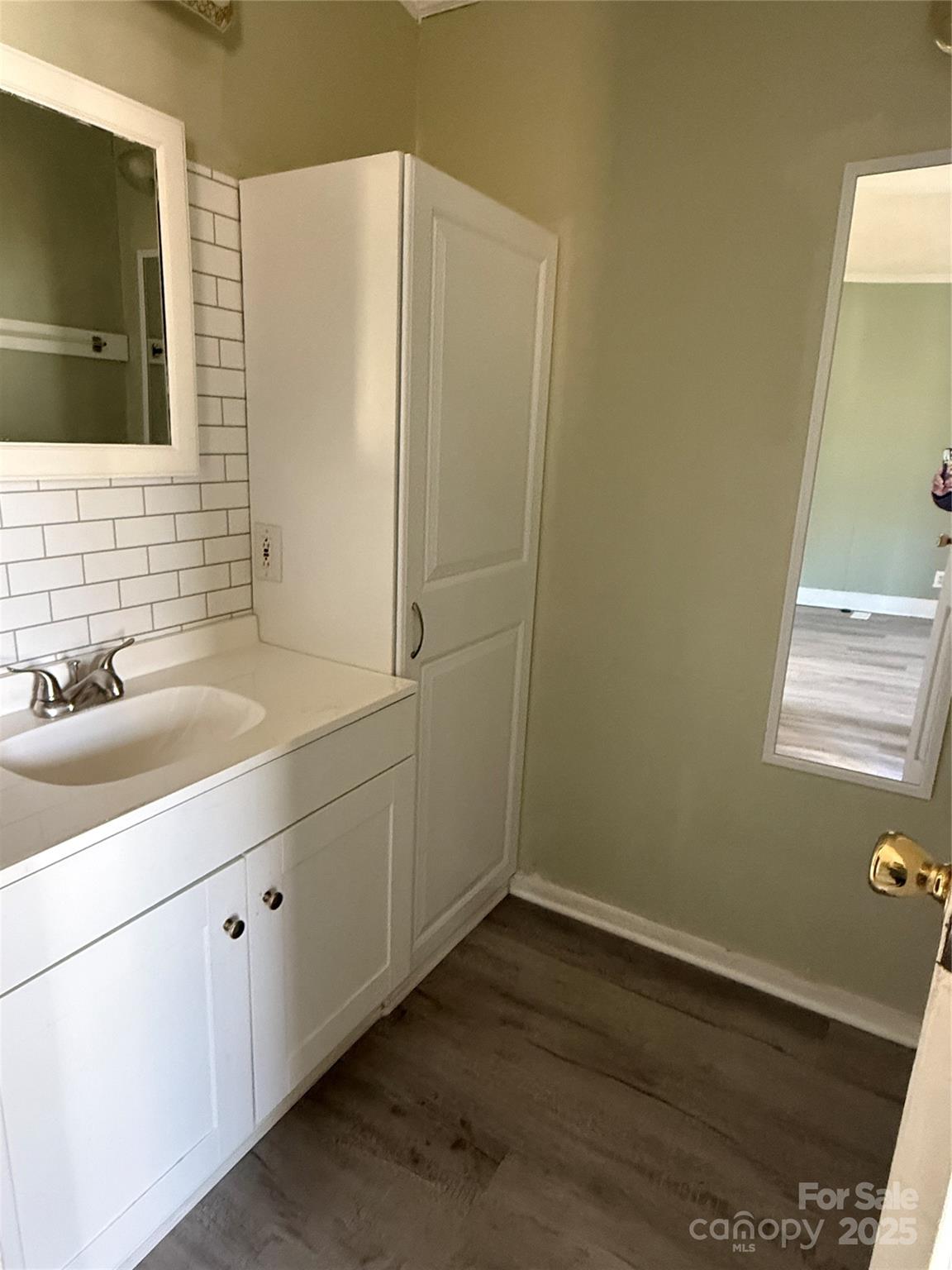 Claremont, North Carolina 28610, United States, 3 Bedrooms Bedrooms, ,2 BathroomsBathrooms,Residential,Under Contract,957