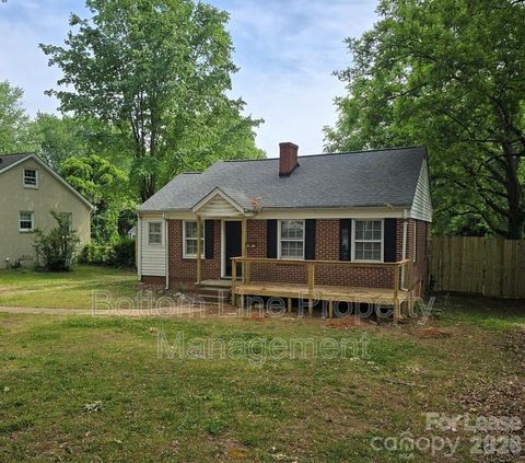 Photo of 5008 Doris Avenue, Charlotte, NC 28205 (MLS # 4384725)