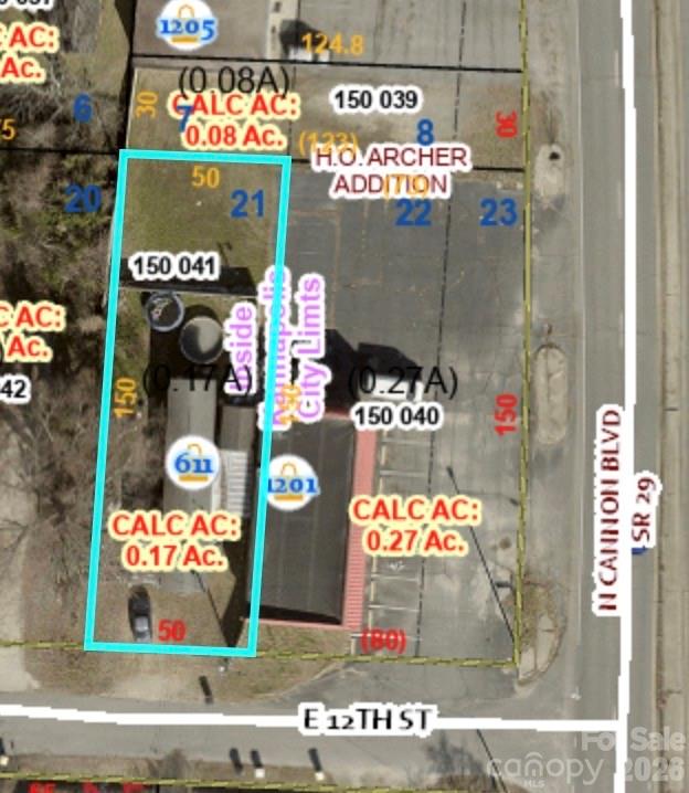 Main image without alt text