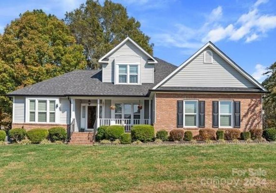 This 3 bed, 2.5 Bath home with a garage has amazing curb appeal on a corner lot. Step into the living room with hardwood floors and high vaulted ceiling.  The open-concept living and dining areas provide natural lighting and a great space for entertaining. Relax in front of the fireplace. Easy access to the backyard and deck.  The master bedroom is on the 1st main level with a bathtub, separate shower, and a walk-in closet. Two additional bedrooms and a full bath on the upper level. Convenient to shopping and dining, minutes to downtown Simpsonville Arts Center, Heritage Park, Hospitals, and I-385.  Don't miss this one.  Schedule a tour today!