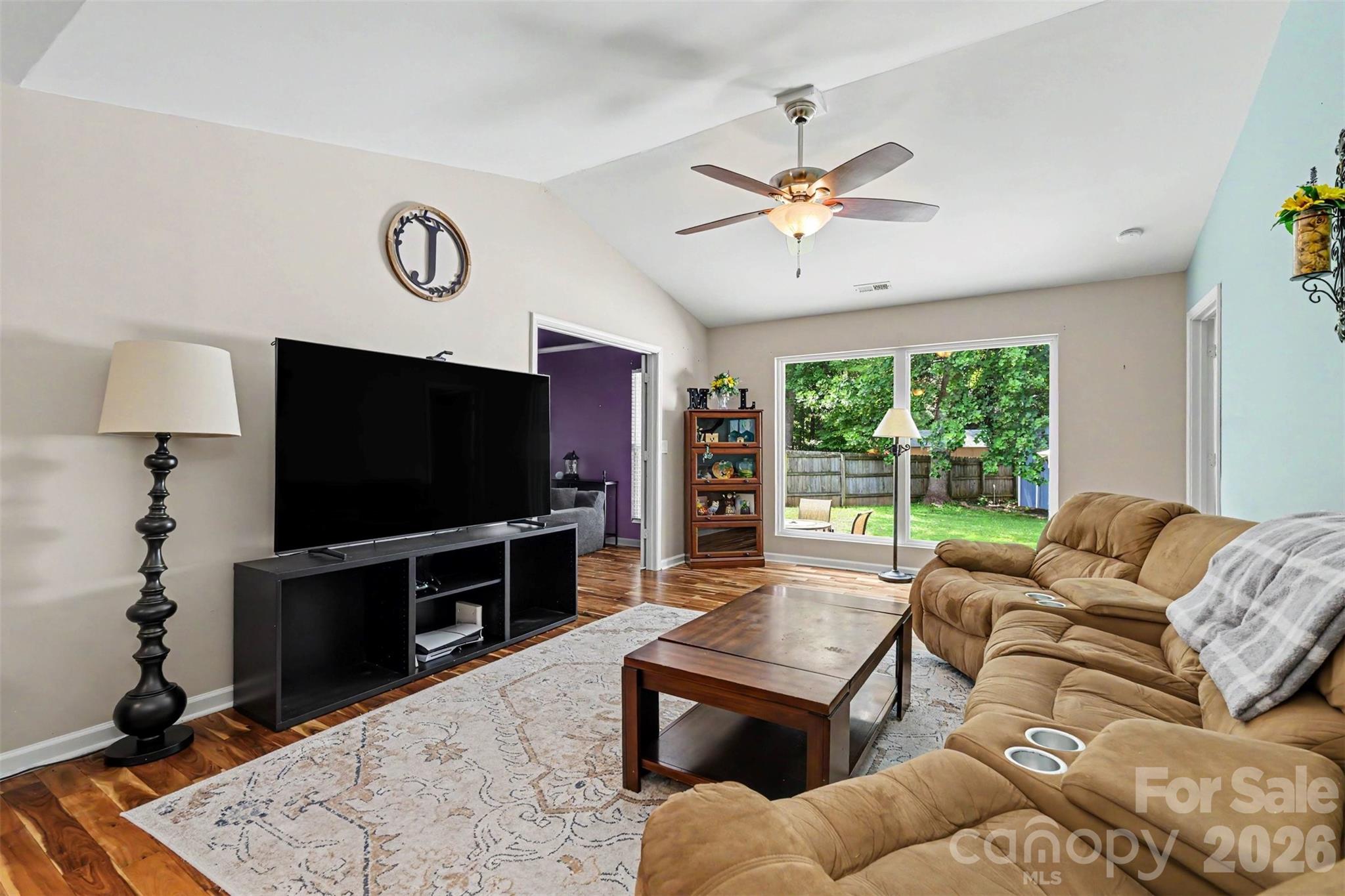 3515 Crescent Knoll Drive