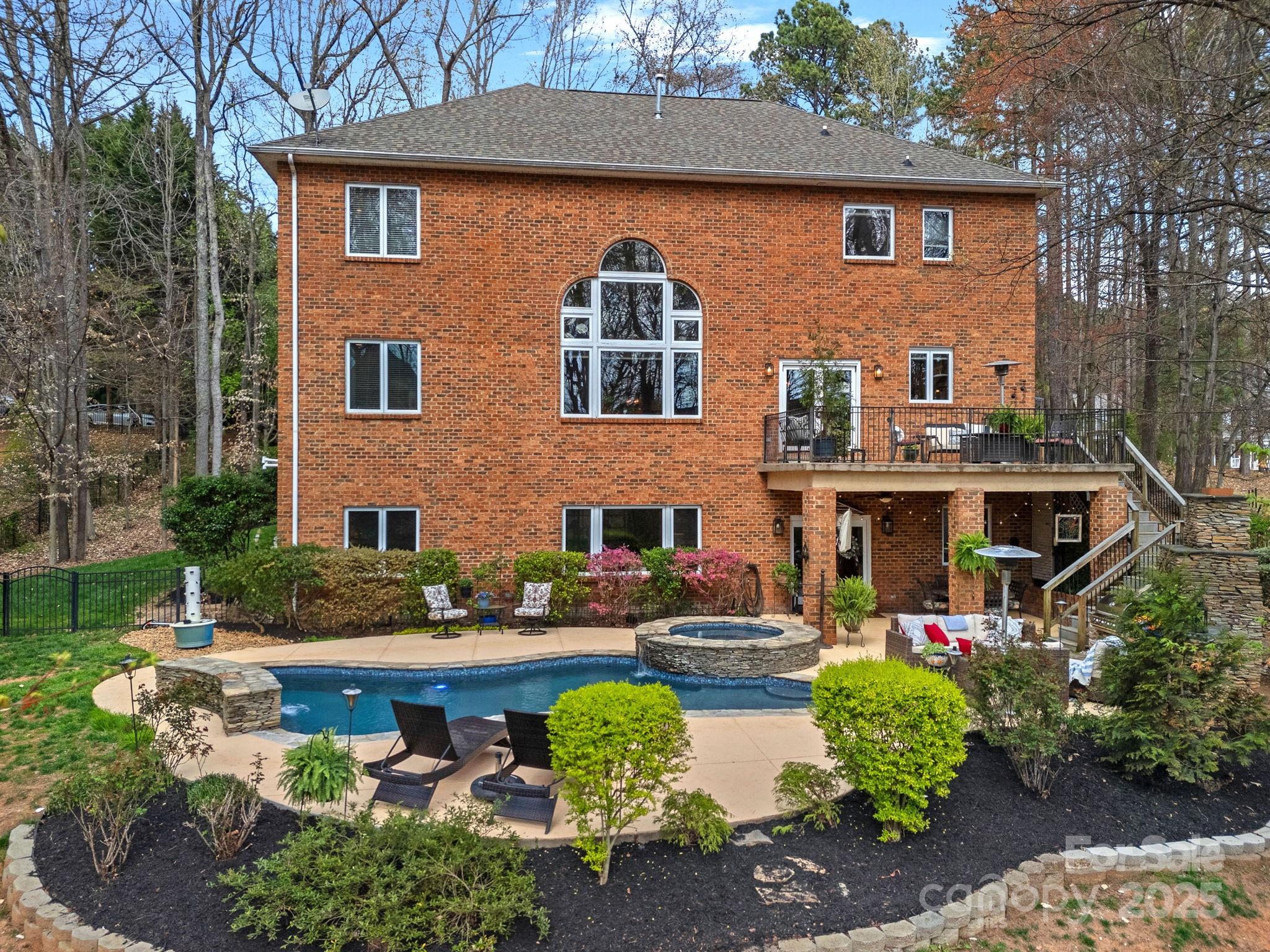 The Harbour At The Pointe - Residential