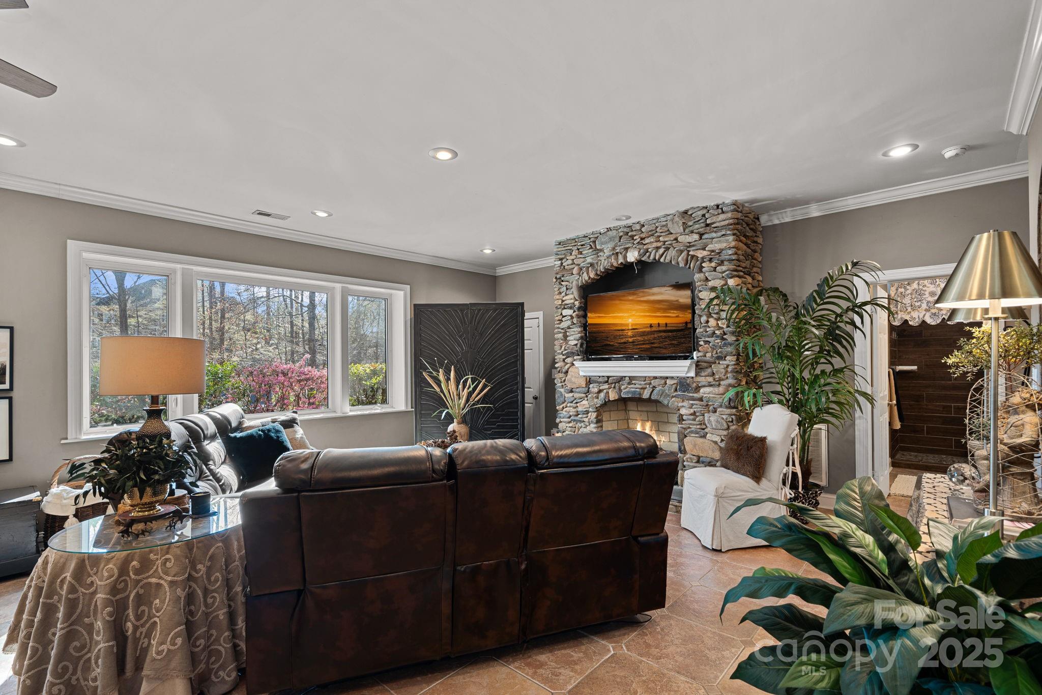 The Harbour At The Pointe - Residential