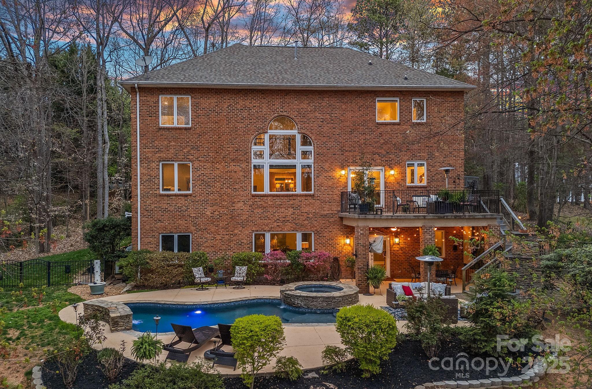 The Harbour At The Pointe - Residential