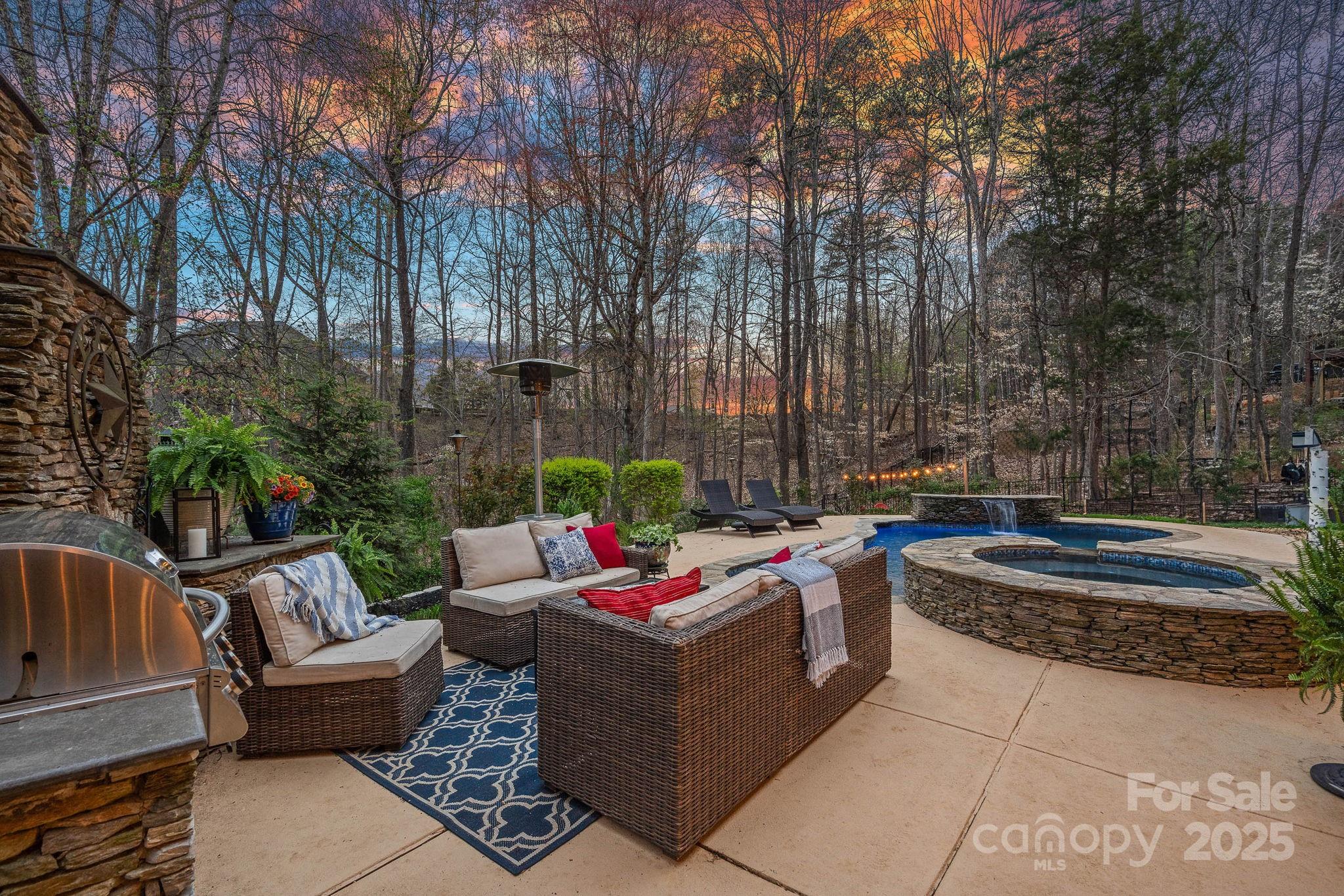 The Harbour At The Pointe - Residential