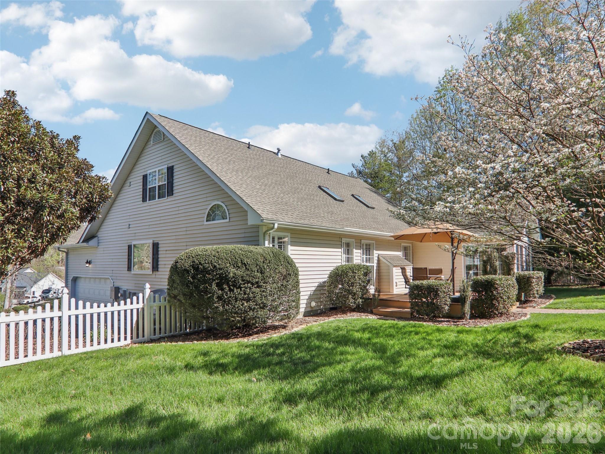 Old Applewood Hollow - Residential