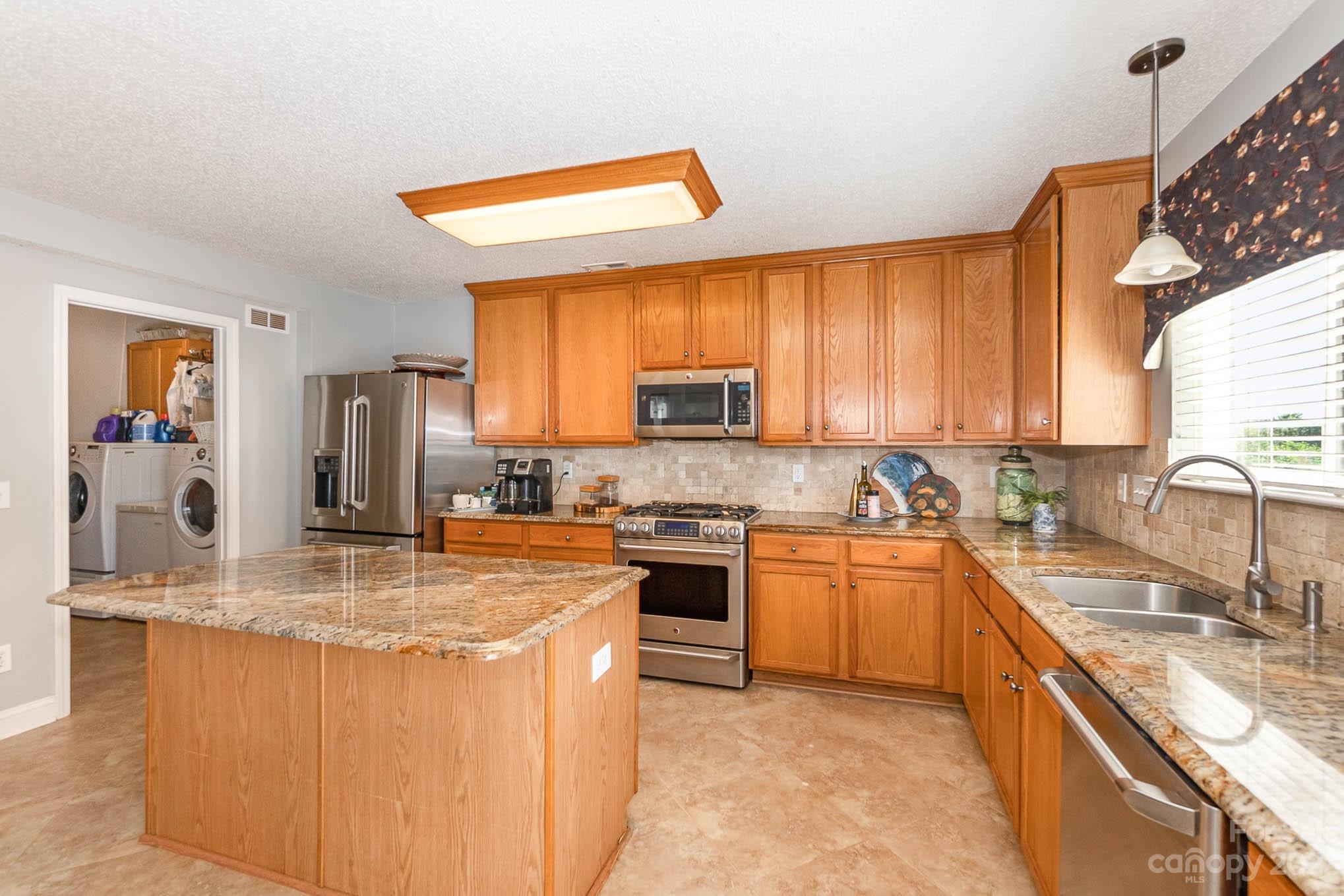 Hamilton Lakes - Residential