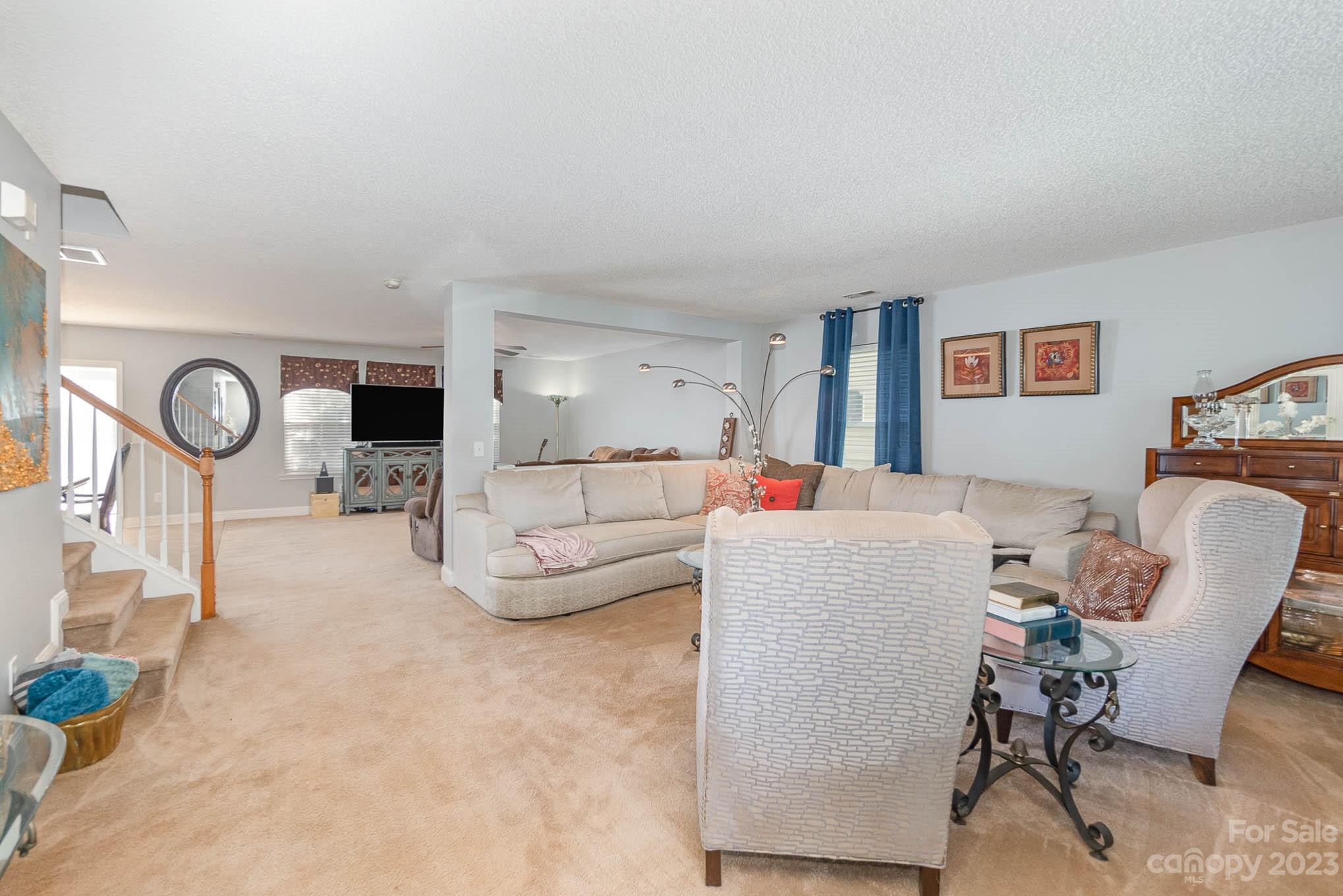 Hamilton Lakes - Residential