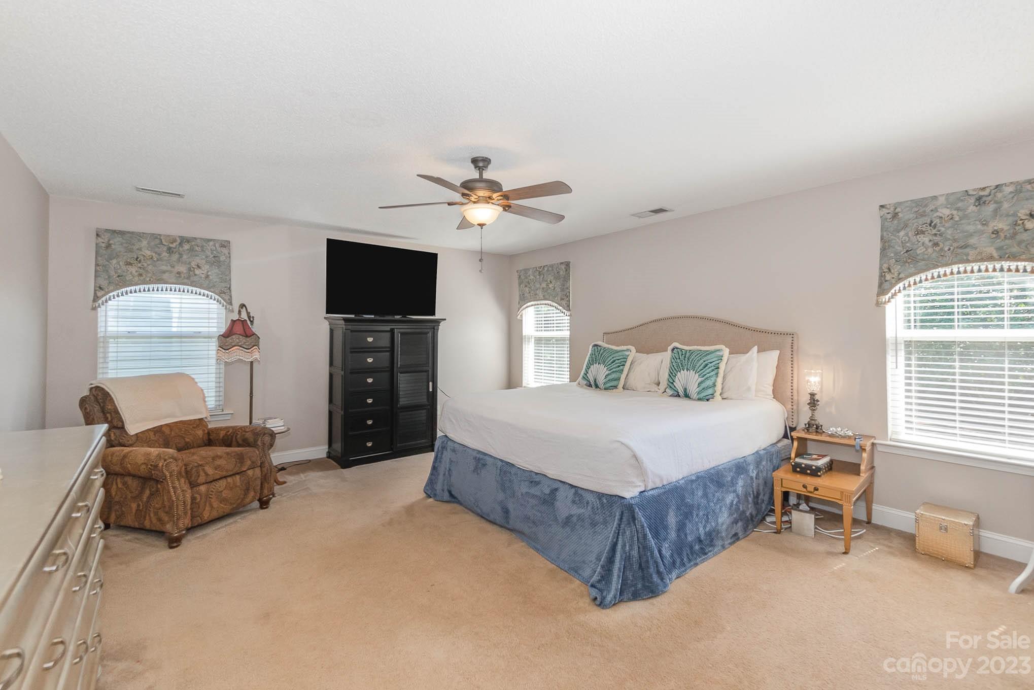 Hamilton Lakes - Residential