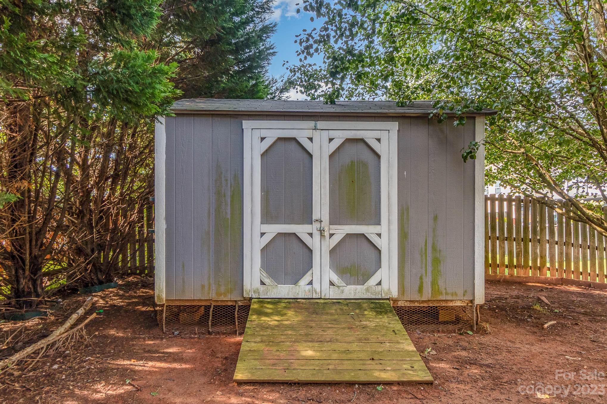 Hamilton Lakes - Residential