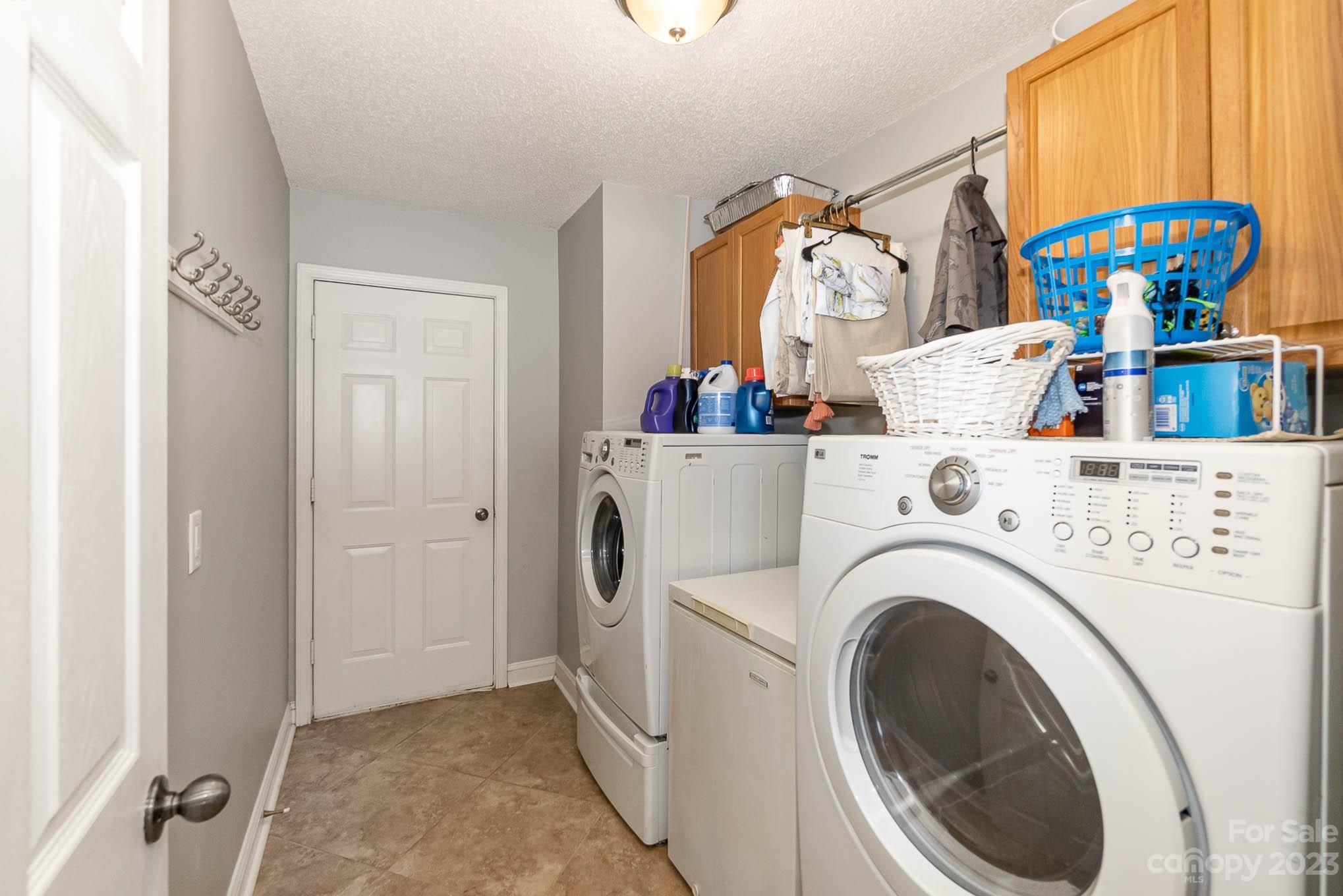 Hamilton Lakes - Residential