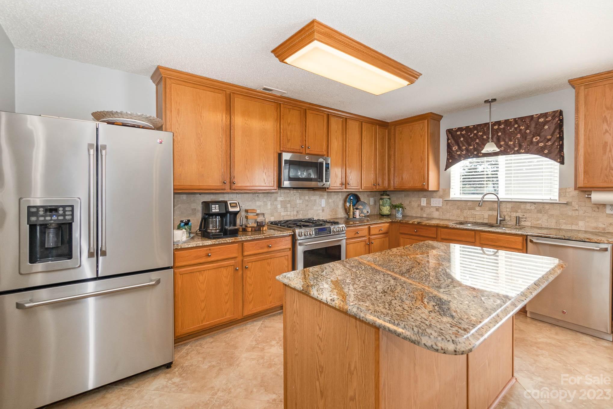 Hamilton Lakes - Residential