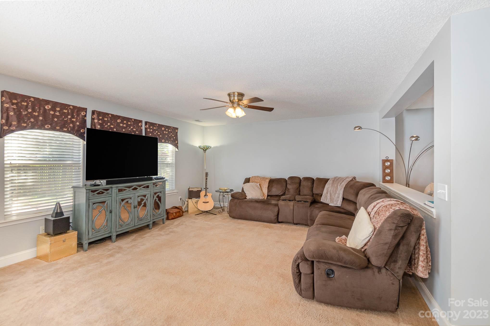 Hamilton Lakes - Residential