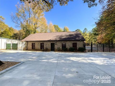 1804 Lucas Lane Charlotte NC 28213