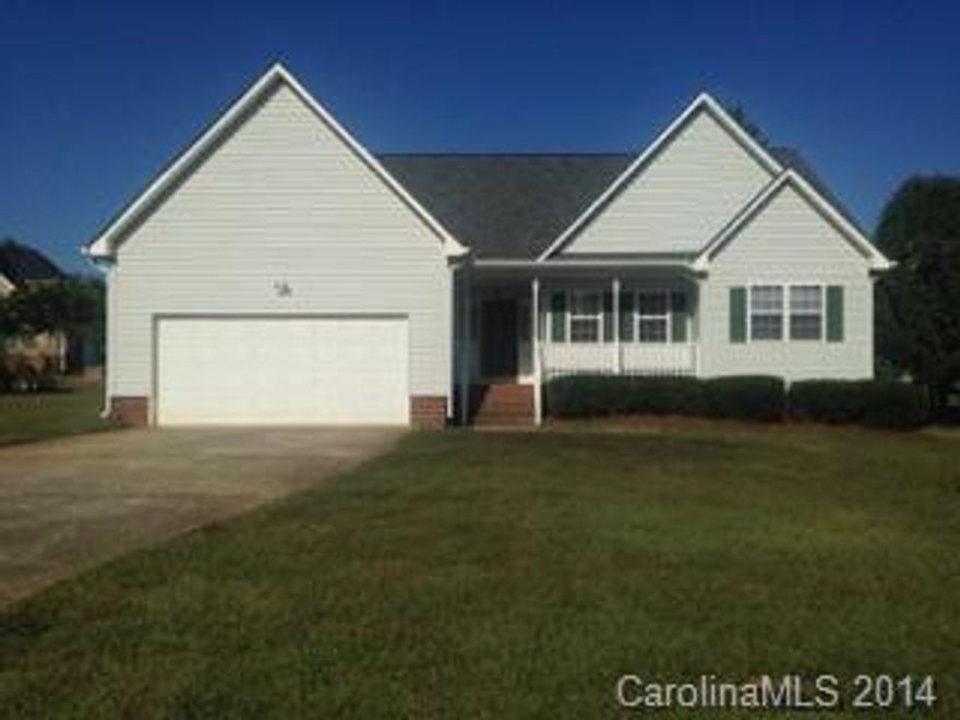 Great house in Deerfield subdivision.  Spacious rooms, hardwood floors in living areas and carpet in bedrooms.  Huge master suite with garden tub and separate shower.  Fireplace in the living room.  On cul-de-sac street.  A definite must see!!