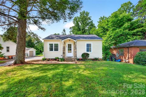 Photo of 469 Kenilworth Road, Asheville, NC 28805 (MLS # 4395256)