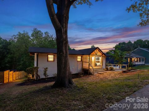 Photo of 3320 Winterfield Place, Charlotte, NC 28205 (MLS # 4360873)