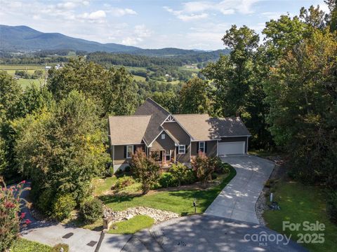 Photo of 138 Lindsley Court, Hendersonville, NC 28792 (MLS # 4299240)