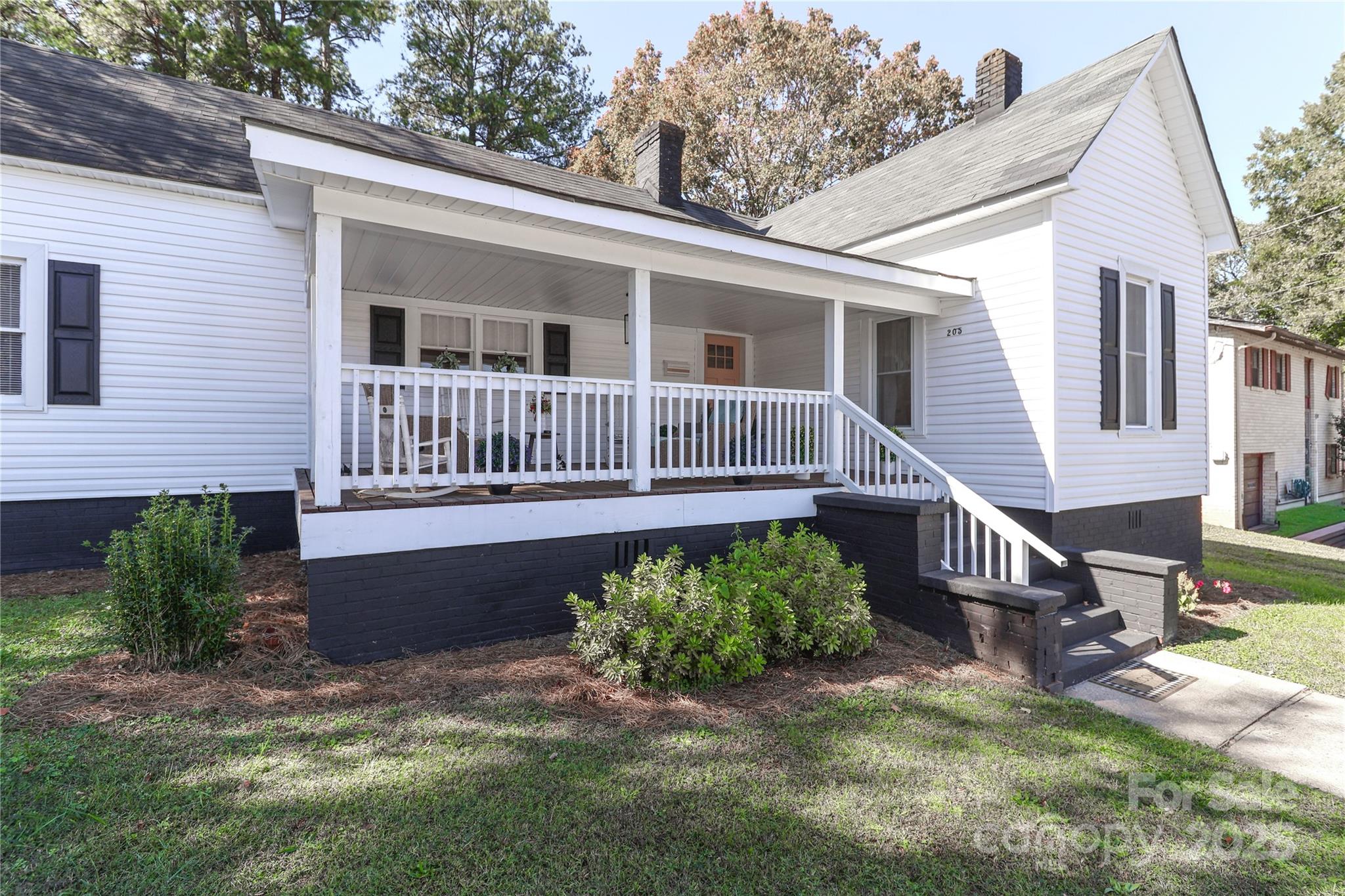 205 W Centerview Street