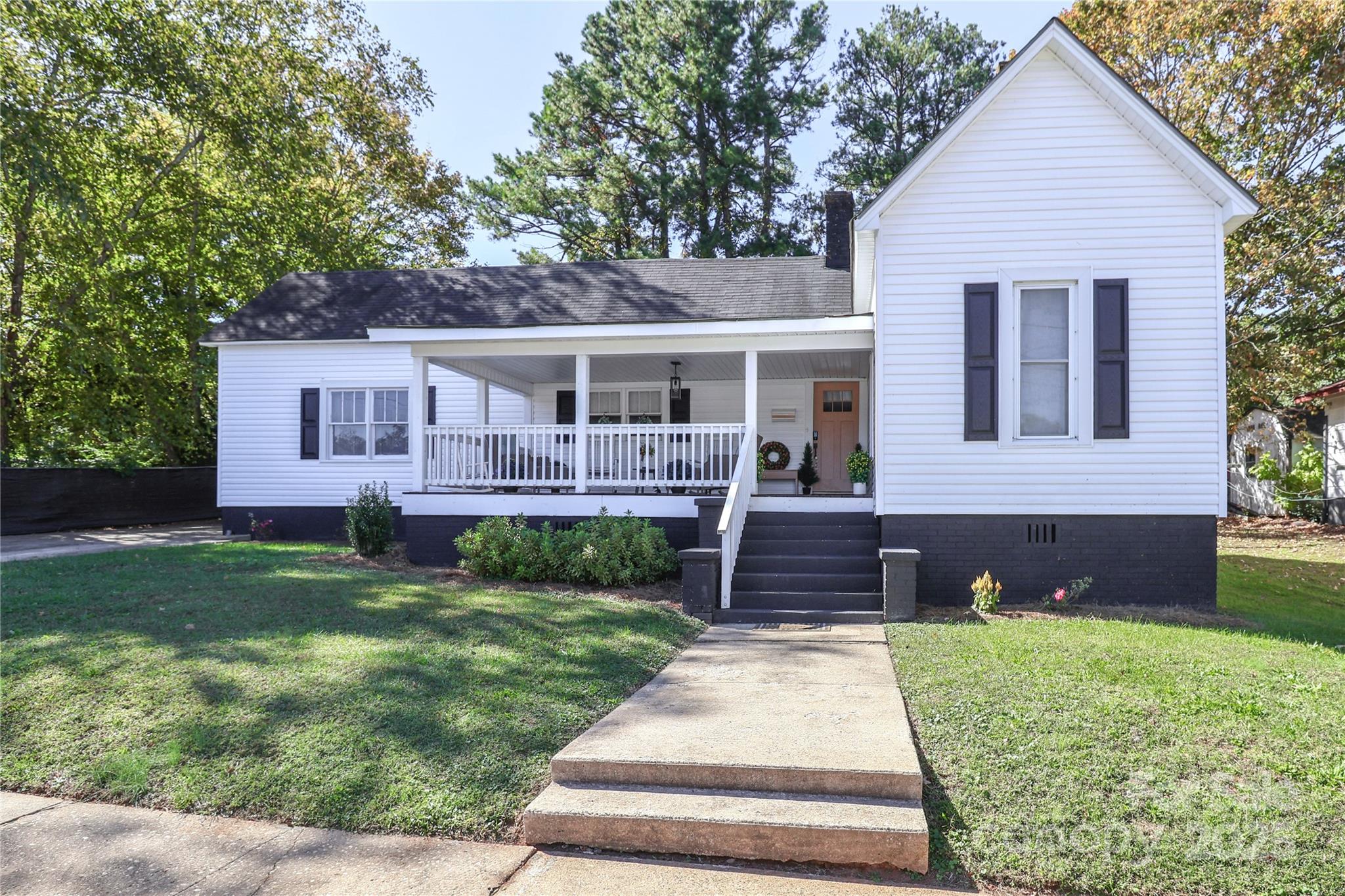 205 W Centerview Street