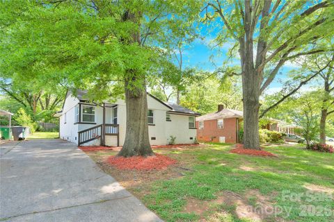 Photo of 3300 Bonaire Drive, Charlotte, NC 28208 (MLS # 4371021)