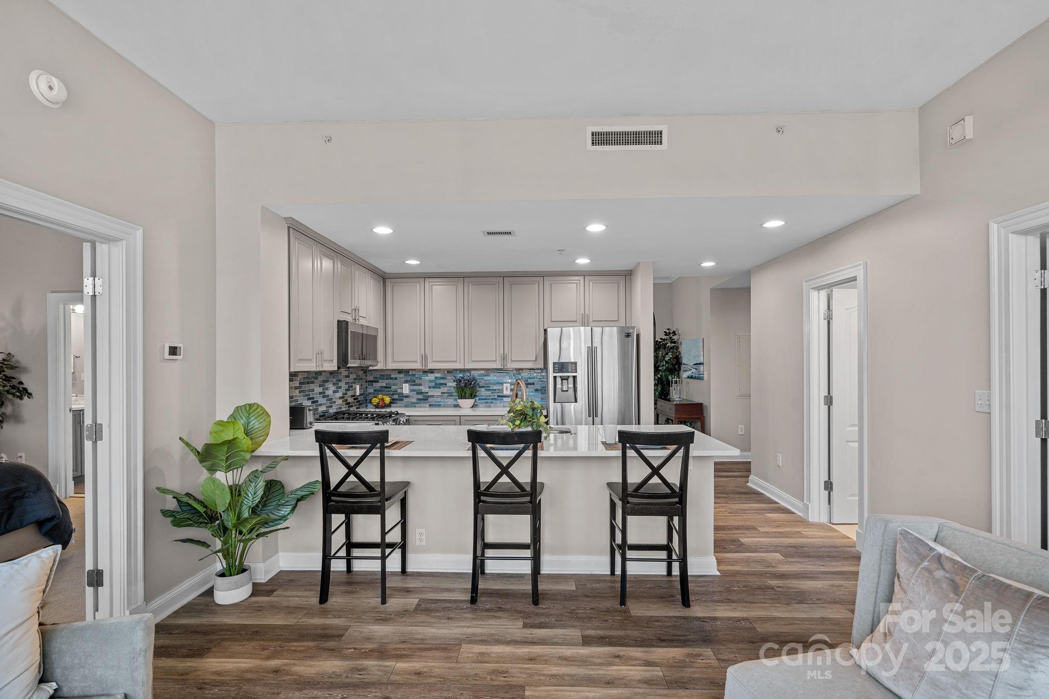 315 Arlington Avenue 607