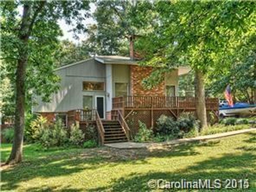 GREAT LOCATION in Lakefront Community of Rockridge Shores. Be near Lake Norman with a Private Boat Ramp. Close to I-77, Great Shopping and Nightlife. This Gorgeous Home features: In-Ground Pool with salt water conversion, Large Living room w/ 6 Picture windows and Trey ceiling, Beautiful yard w/ equipment Shed, Spacious Bedrooms.