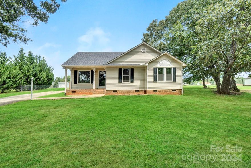 Cozy ranch style home on large .7 ac lot with front porch, deck over looking large open backyard.  Convenient location, near I-85 and just minutes from Woodfin Ridge Golf Course and shopping. Located in desirable Spartanburg District 2 schools. No HOA.